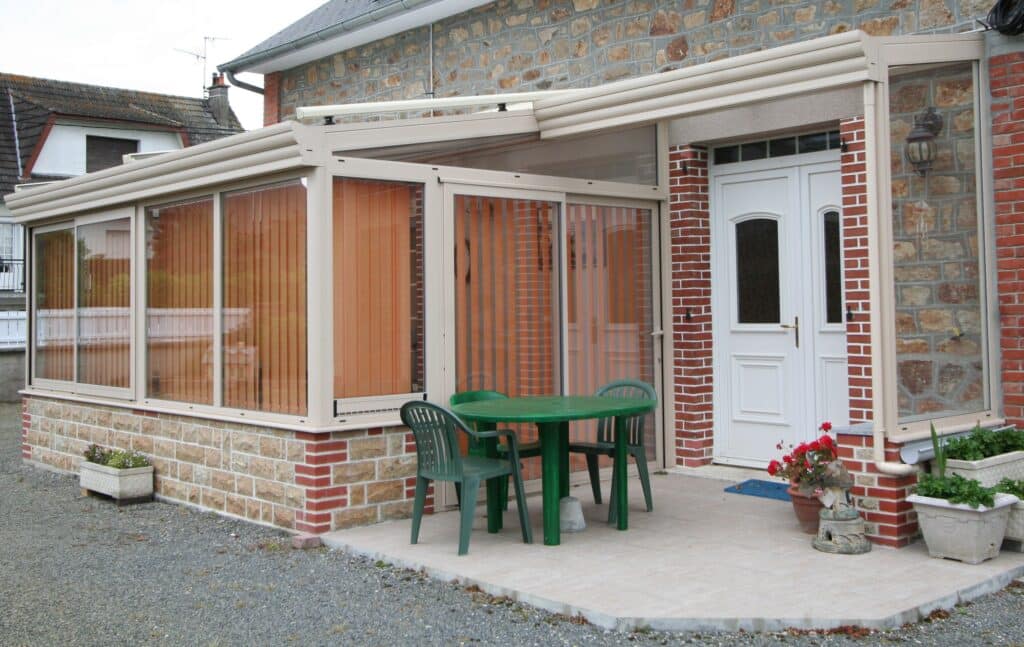 Véranda par entreprise de menuiserie à Langon